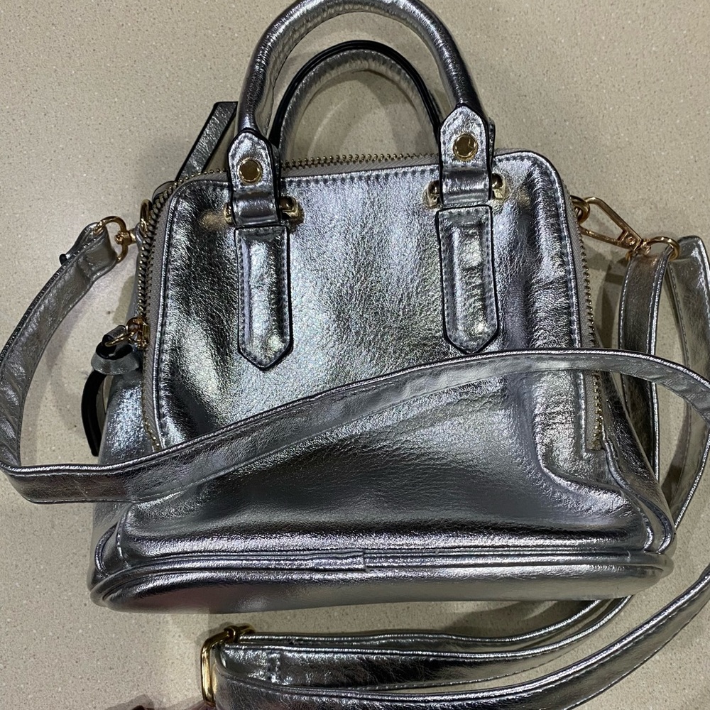 *Adorable FREE PEOPLE silver mini cross body